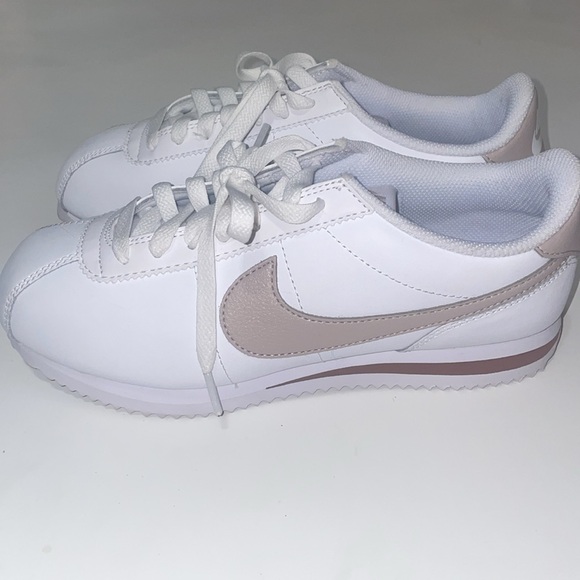 Nike tennis shoes brand new - Picture 4 of 8